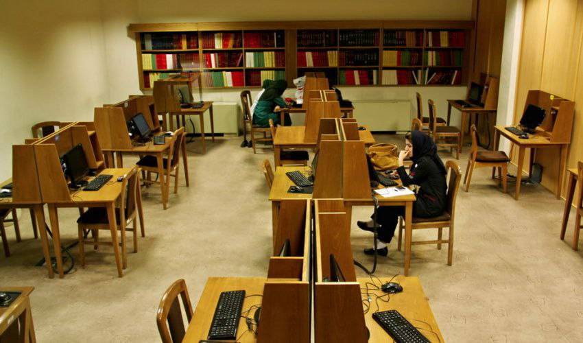 مطالعه برای کنکور در کتابخانه